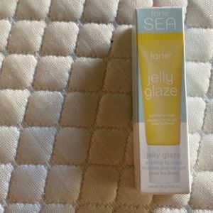 Brand new travel size lip mask